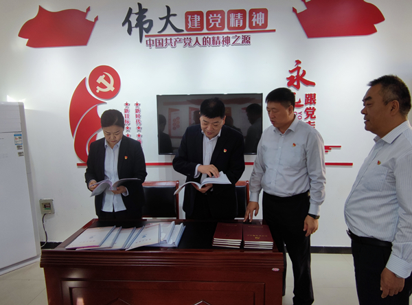 公司黨委副書記、監(jiān)事長張錫軍同...